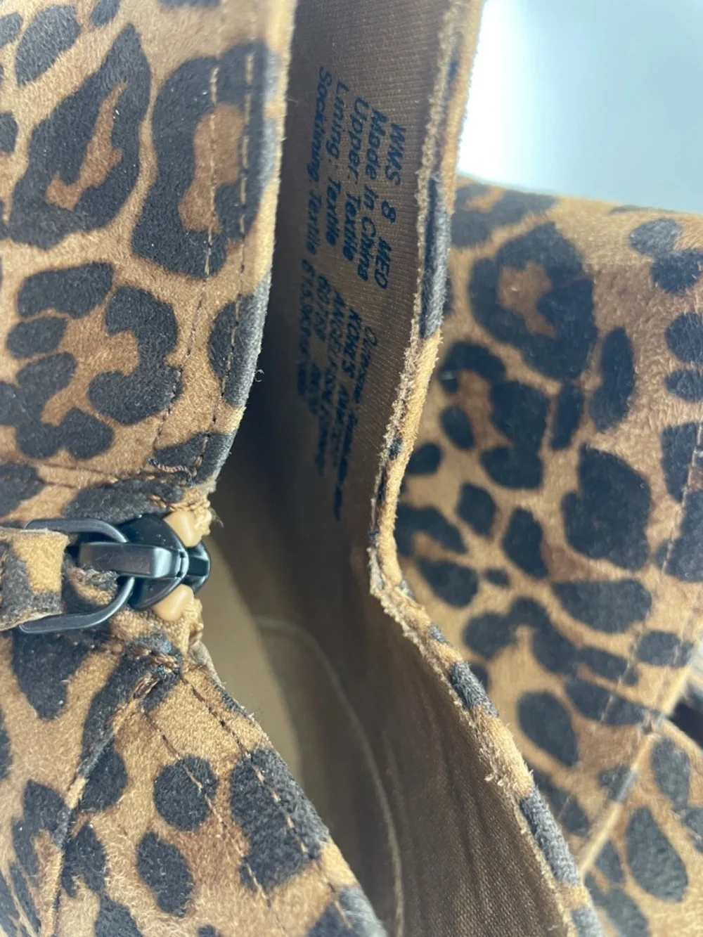 Classic New SO Women's Angelfish Leopard Ankle Boots size 8 block heel booties